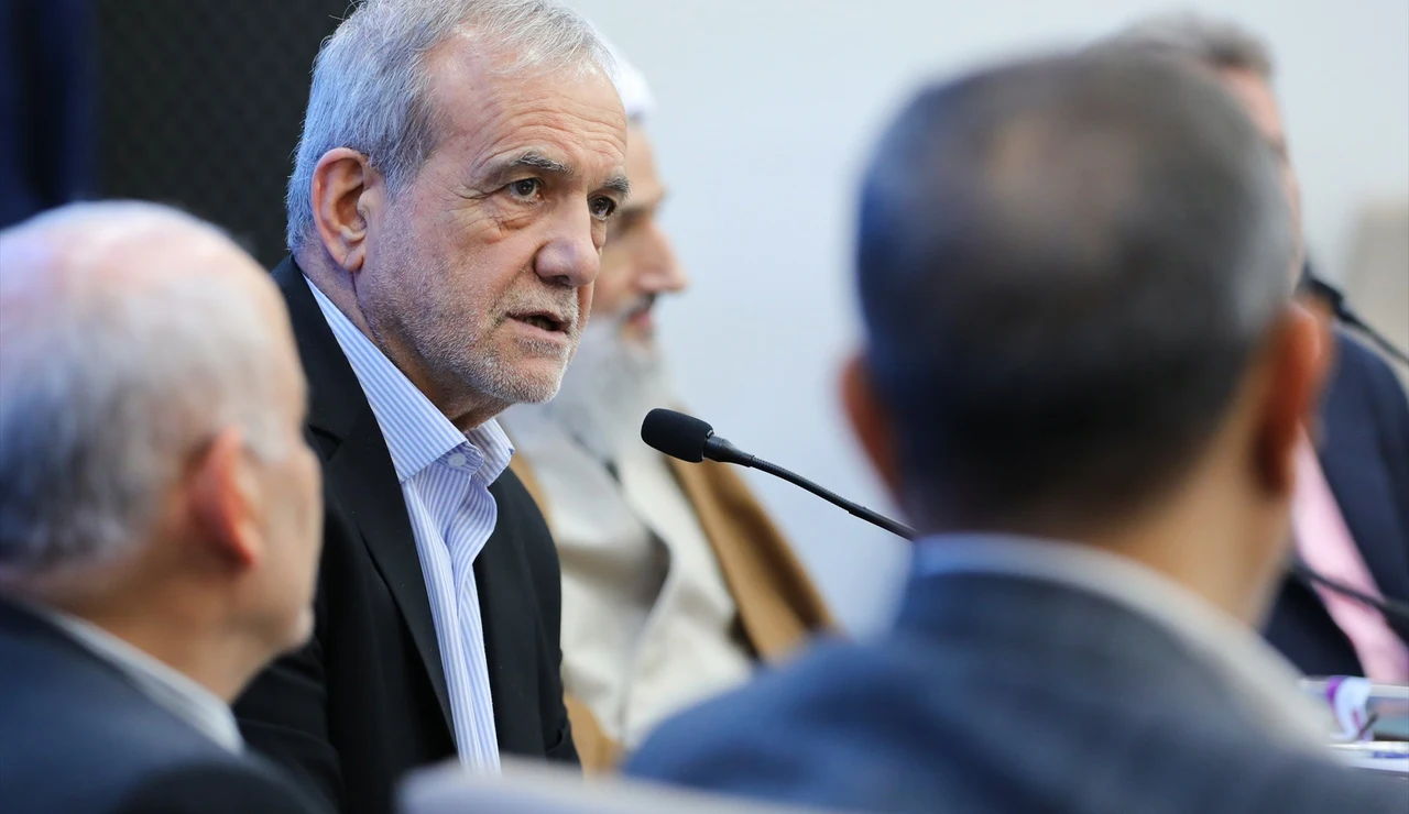 El presidente iraní, Masoud Pezeshkian, durante una reunión.