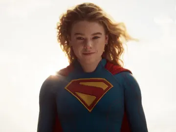 Milly Alcock como Supergirl Milly Alcock como Supergirl