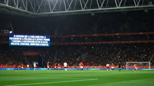 Mensaje contra los cánticos racistas y xenófobos en el marcador del RCDE Stadium Mensaje contra los cánticos racistas y xenófobos en el marcador del RCDE Stadium