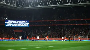 Mensaje contra los cánticos racistas y xenófobos en el marcador del RCDE Stadium Mensaje contra los cánticos racistas y xenófobos en el marcador del RCDE Stadium