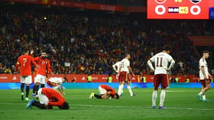 Los jugadores egipcios celebra el empate final ante Espa&ntilde;a en Cornell&aacute;