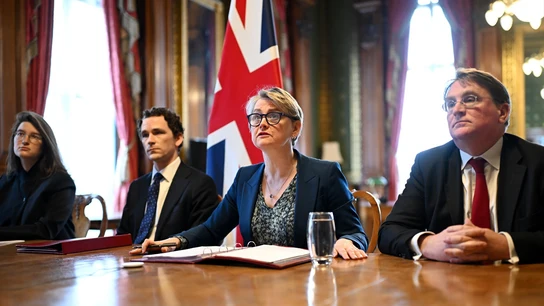 Ministra de Exteriores Yvette Cooper Ministra de Exteriores Yvette Cooper