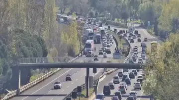 Un accidente corta la autopista AP-7 en sentido sur desde Llinars del Vallès Un accidente corta la autopista AP-7 en sentido sur desde Llinars del Vallès