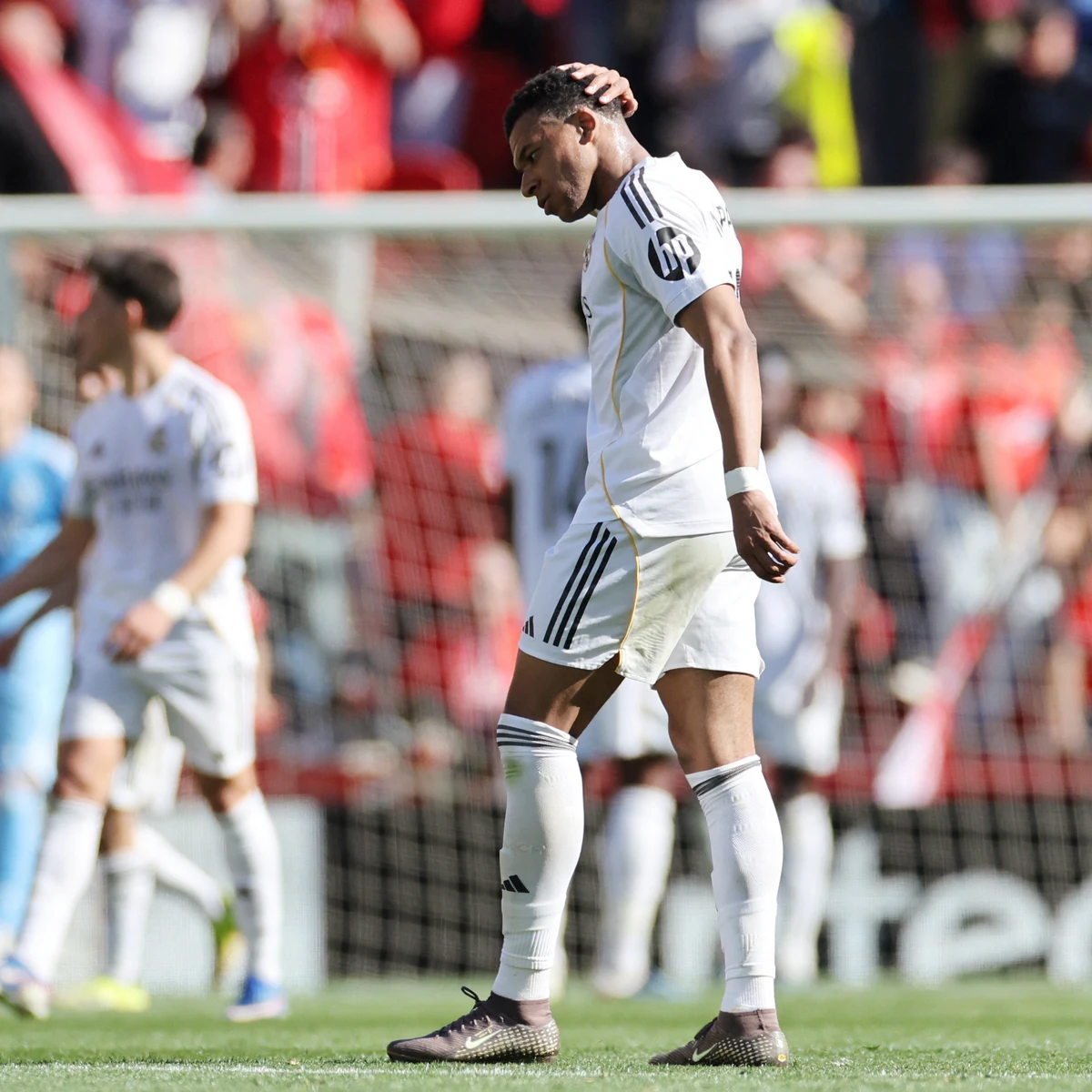 El Real Madrid se la pega en San Moix ante el Mallorca y deja en bandeja la Liga al Barça (2-1)