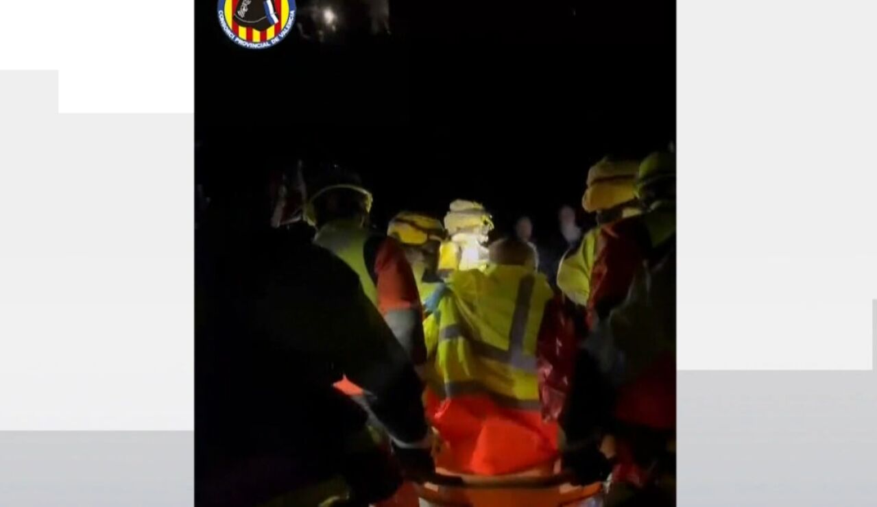 Rescate del hombre en un pueblo de Valencia