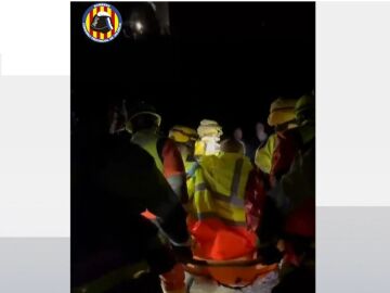 Rescate del hombre en un pueblo de Valencia