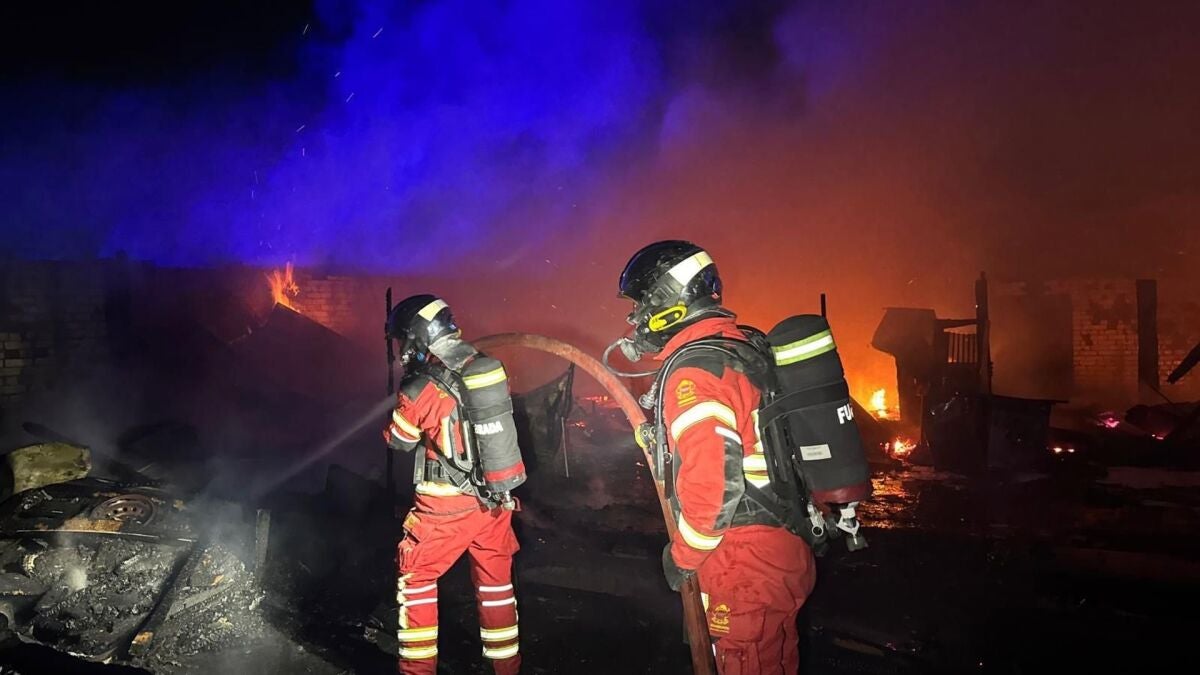 Un incendio afecta a siete infraviviendas de Fuenlabrada, Madrid