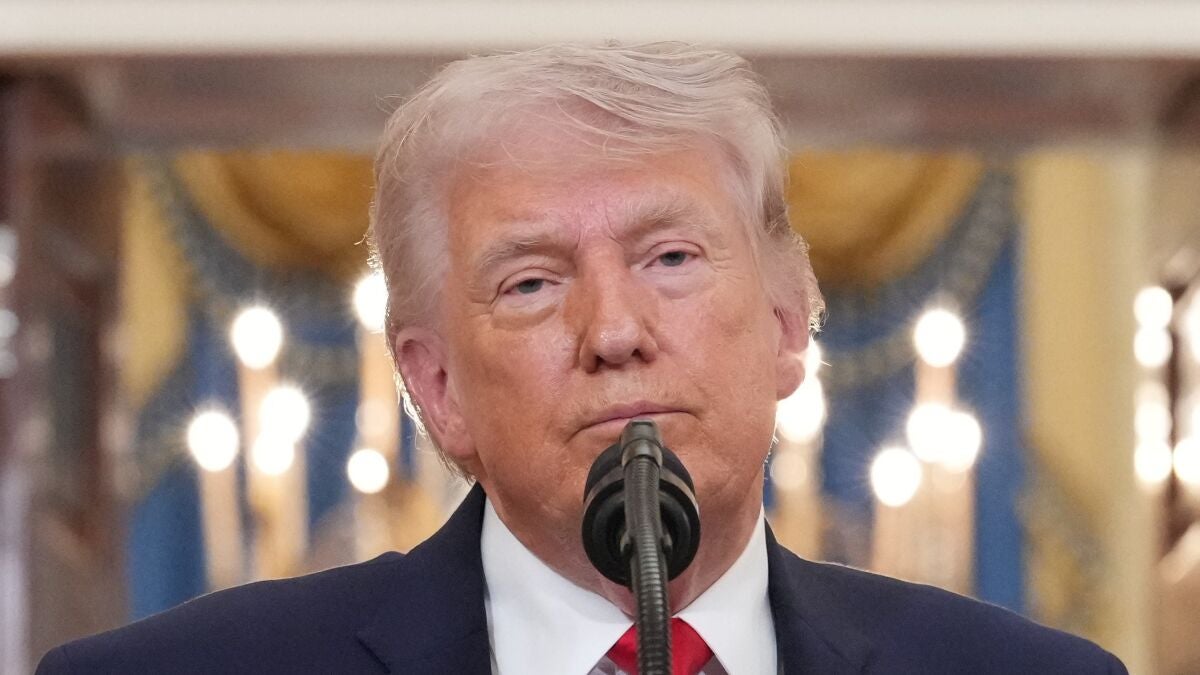 Última hora del ataque de EEUU e Israel a Irán en directo: Trump anuncia el rescate con vida de un piloto tras el derribo de un F-15 en Irán