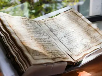 Localizan un libro manuscrito del siglo XVII procedente del Colegio del Arte Mayor de la Seda de València Localizan un libro manuscrito del siglo XVII procedente del Colegio del Arte Mayor de la Seda de València