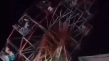 V&Iacute;DEO: Una noria se desploma con 80 personas a bordo en la India