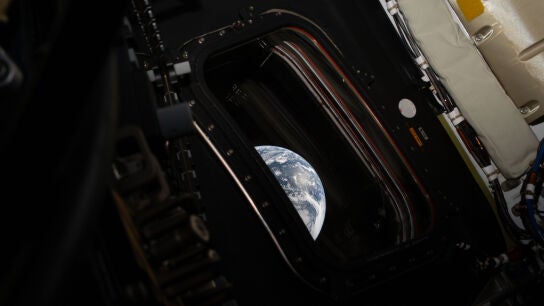 03 April 2026, ---: A&nbsp;partial views of Earth taken by NASA astronaut and Artemis II Commander Reid Wiseman from a window on the Orion spacecraft as it heads to the Moon. The picture was released on the third day of the first mission since 1972 to send people around the moon. Photo: Reid Wiseman/Nasa/Planet Pix via ZUMA Press Wire/dpa Reid Wiseman/Nasa/Planet Pix via / DPA 03/04/2026 ONLY FOR USE IN SPAIN