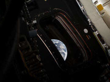 NASA Unveils 1st Earth Photos From Artemis II