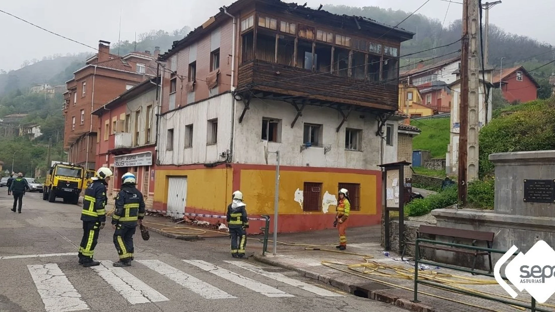 Hallan a una persona muerta en un incendio de una casa deshabitada en Caborana, Aller (Asturias) Hallan a una persona muerta en un incendio de una casa deshabitada en Caborana, Aller (Asturias)