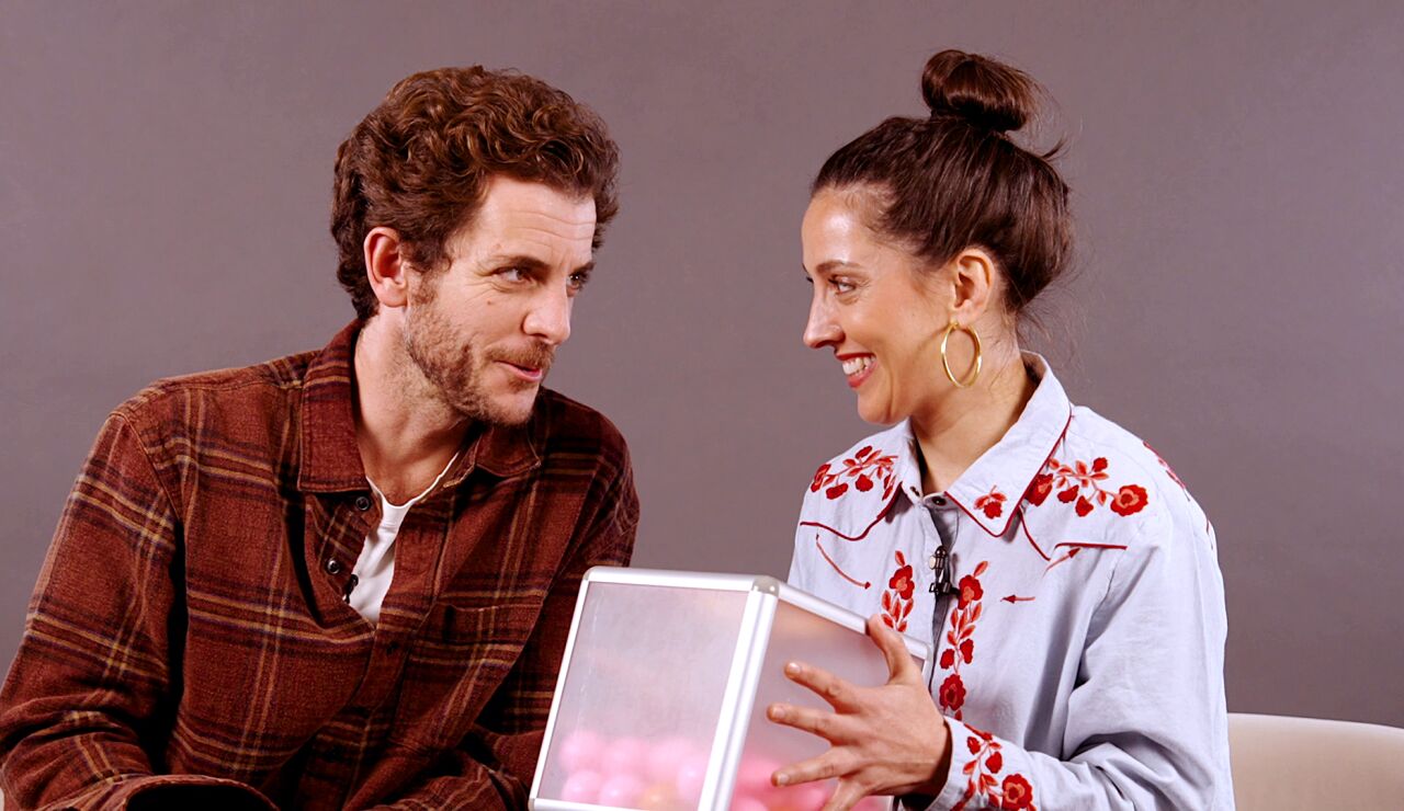 Los fans de Sue&ntilde;os de libertad ponen a prueba a Carolina Lapausa y Guillermo Barrientos con un divertido juego