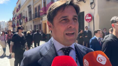 Fran Rivera haciendo declaraciones a la prensa