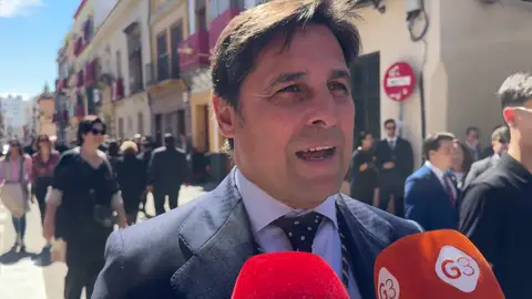 Fran Rivera haciendo declaraciones a la prensa Fran Rivera haciendo declaraciones a la prensa