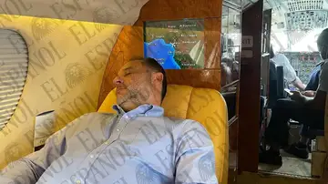Ábalos dormido en un jet privado Ábalos dormido en un jet privado