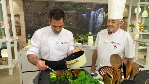 Úntalas con la salsa tare y cocínalas a temperatura media