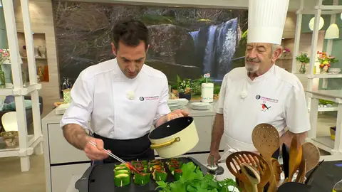 Úntalas con la salsa tare y cocínalas a temperatura media Úntalas con la salsa tare y cocínalas a temperatura media