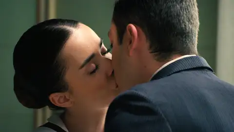 Paula y Tasio caen de nuevo en la tentación y vuelven a besarse: “Estoy sintiendo algo muy fuerte por ti” Paula y Tasio caen de nuevo en la tentación y vuelven a besarse: “Estoy sintiendo algo muy fuerte por ti”