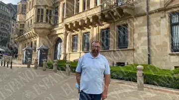 Koldo frente al Palacio Gran Ducal de Luxemburgo Koldo frente al Palacio Gran Ducal de Luxemburgo