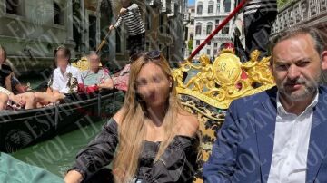 Ábalos y Andrea en una góndola en Venecia