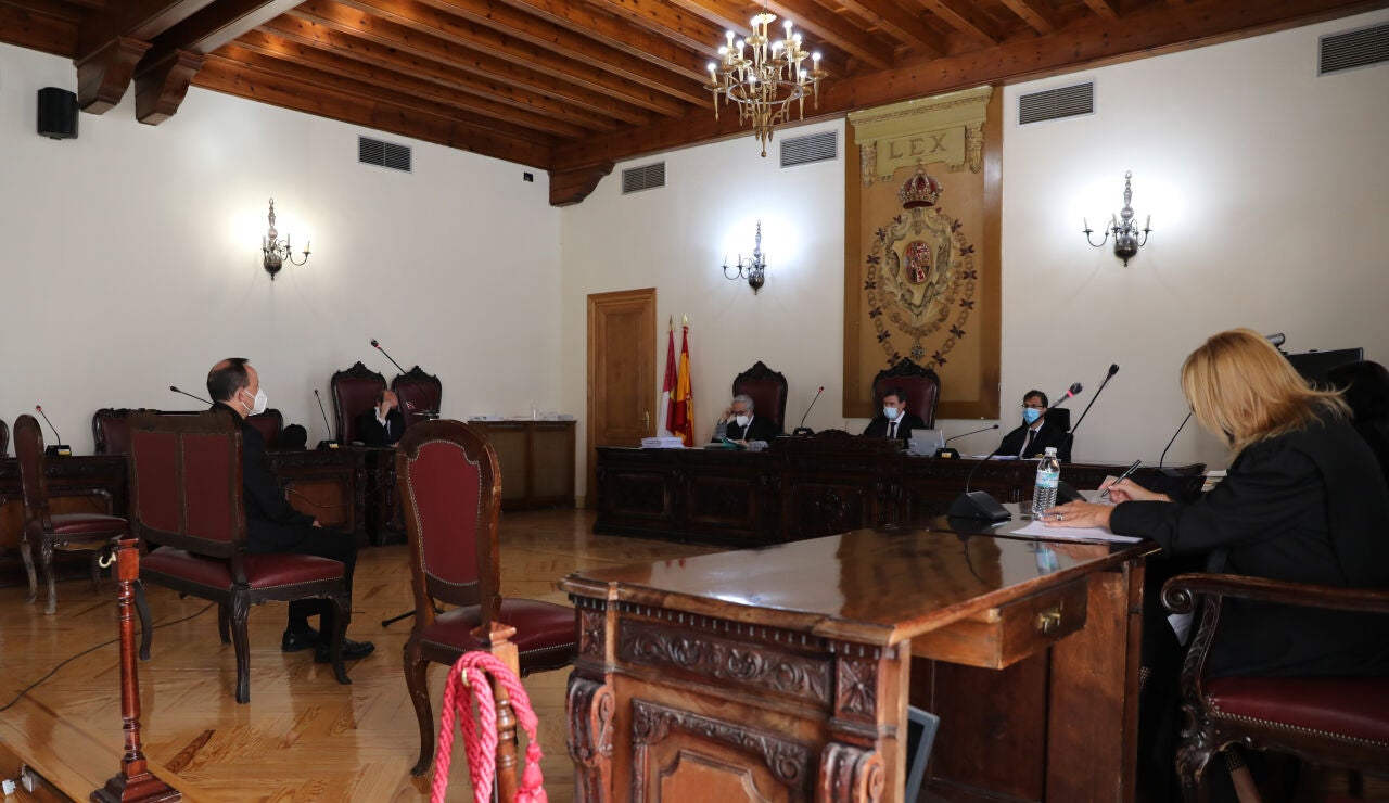 El sacerdote Jos&eacute; Luis Gal&aacute;n acude a declarar a la Audiencia Provincial de Toledo (Archivo)