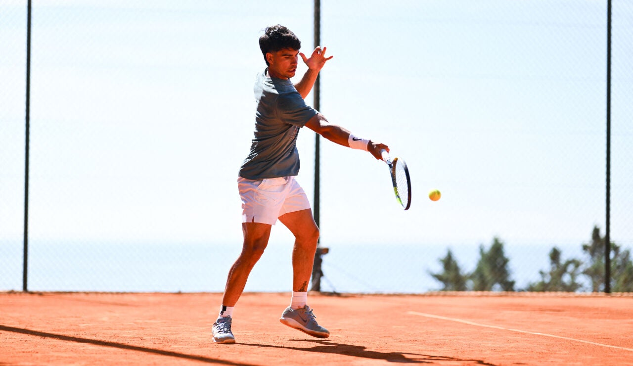 Carlos Alcaraz durante un entrenamiento en Montecarlo