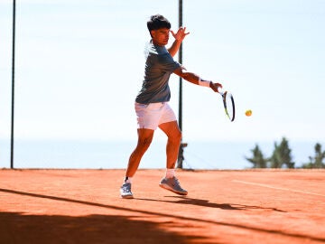 Carlos Alcaraz durante un entrenamiento en Montecarlo
