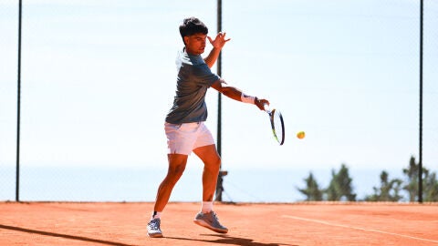 Carlos Alcaraz durante un entrenamiento en Montecarlo