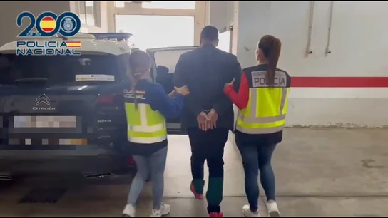 El médico que presuntamente ha violado a las mujeres en Gran Canaria es detenido por la Policía Nacional en febrero. El médico que presuntamente ha violado a las mujeres en Gran Canaria es detenido por la Policía Nacional en febrero.