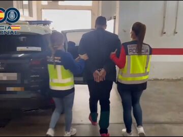El m&eacute;dico que presuntamente ha violado a las mujeres en Gran Canaria es detenido por la Polic&iacute;a Nacional en febrero.