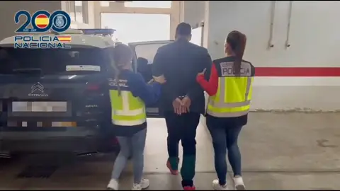 El médico que presuntamente ha violado a las mujeres en Gran Canaria es detenido por la Policía Nacional en febrero. El médico que presuntamente ha violado a las mujeres en Gran Canaria es detenido por la Policía Nacional en febrero.