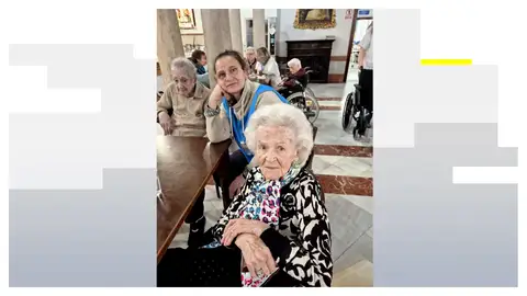 Eulalia vive en una residencia de la que sale a pasear a diario Eulalia vive en una residencia de la que sale a pasear a diario