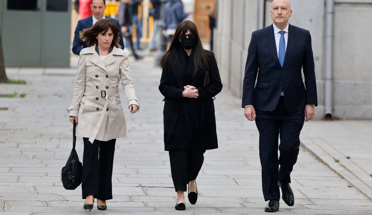 Jessica Rodr&iacute;guez, ex pareja del exministro Jos&eacute; Luis &Aacute;balos, en su llegada al Tribunal Supremo