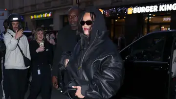 Rihanna ante las cámaras en París Rihanna ante las cámaras en París