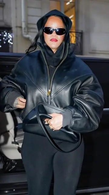 Rihanna ante las cámaras en París Rihanna ante las cámaras en París