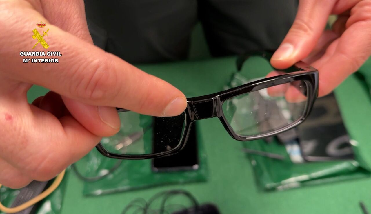 Una gafas inteligentes para aprobar de manera fraudulenta el carnet de conducir