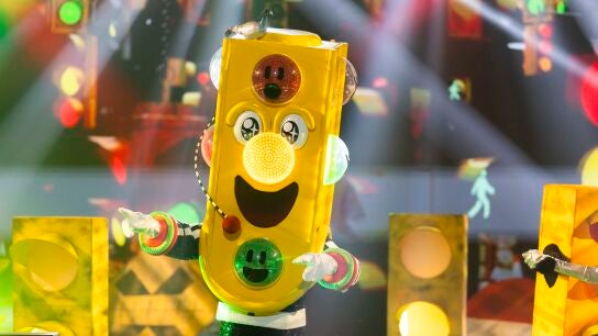 Semáforo pide no frenar el ritmo en Mask Singer con ‘Don’t Stop Me Now’ de Queen 
