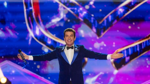 Arturo Valls presenta Mask Singer