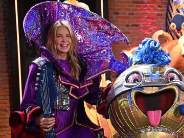 Elle MacPherson, Micr&oacute;fono de Mask Singer
