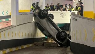 Las impresionantes im&aacute;genes de un coche al cae una planta inferior en un t&uacute;nel de Chamber&iacute;