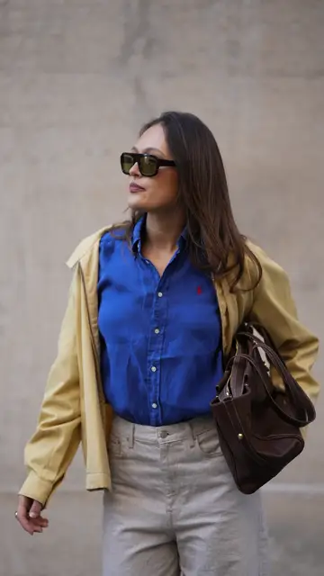 Mujer vestida de azul cerúleo Mujer vestida de azul cerúleo