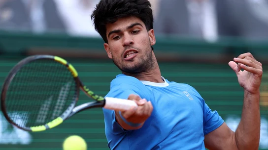Carlos Alcaraz en el duelo ante Bublik en Montecarlo Carlos Alcaraz en el duelo ante Bublik en Montecarlo