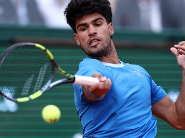 Carlos Alcaraz en el duelo ante Bublik en Montecarlo 
