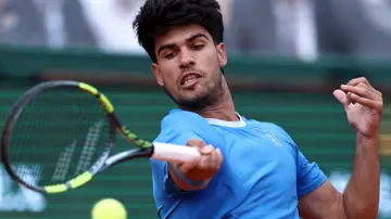 Carlos Alcaraz en el duelo ante Bublik en Montecarlo Carlos Alcaraz en el duelo ante Bublik en Montecarlo