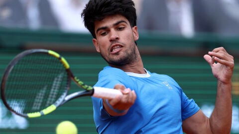 Carlos Alcaraz en el duelo ante Bublik en Montecarlo 