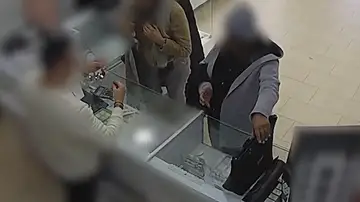 Detenidas cuatro personas acusadas de robar joyas por valor de medio millón de euros Detenidas cuatro personas acusadas de robar joyas por valor de medio millón de euros