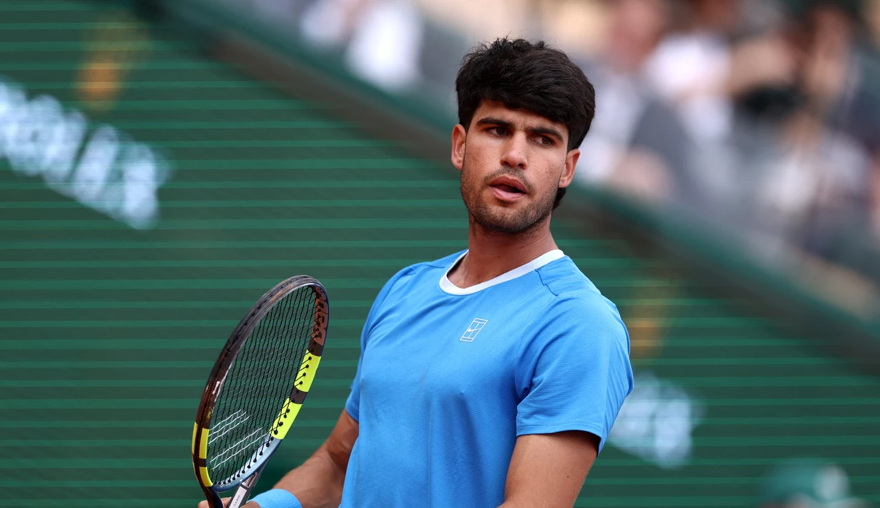 Alcaraz en el duelo contra Bublik en Montecarlo