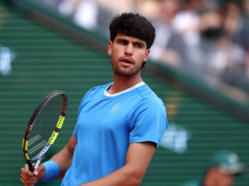 Alcaraz en el duelo contra Bublik en Montecarlo